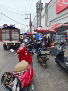 OME LAS MOTOS ESTACIONADAS