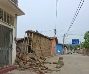 ROJA LA PARED QUE TIRÓ