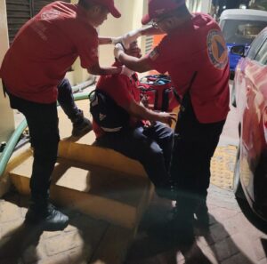 ROJA PC ATIENDE A HOMBRE GOLPEADO (1)