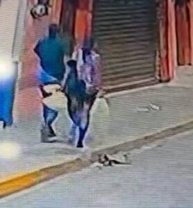 ROJA VIDEO DEL ROBO (2)