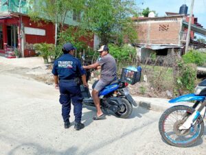 MARQUELIA DIÁLOGO CON MOTOCICLISTAS (1)