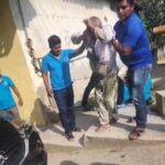 ROJA Adulto mayor siendo auxiliado (2)