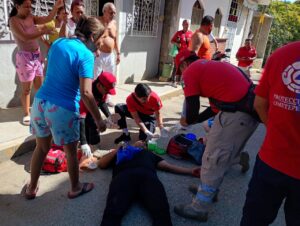 ROJA EL HERIDO SIENDO AUXILIADO (1)
