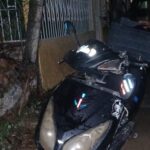 Abandonan motoneta tras accidentarse en San Miguel